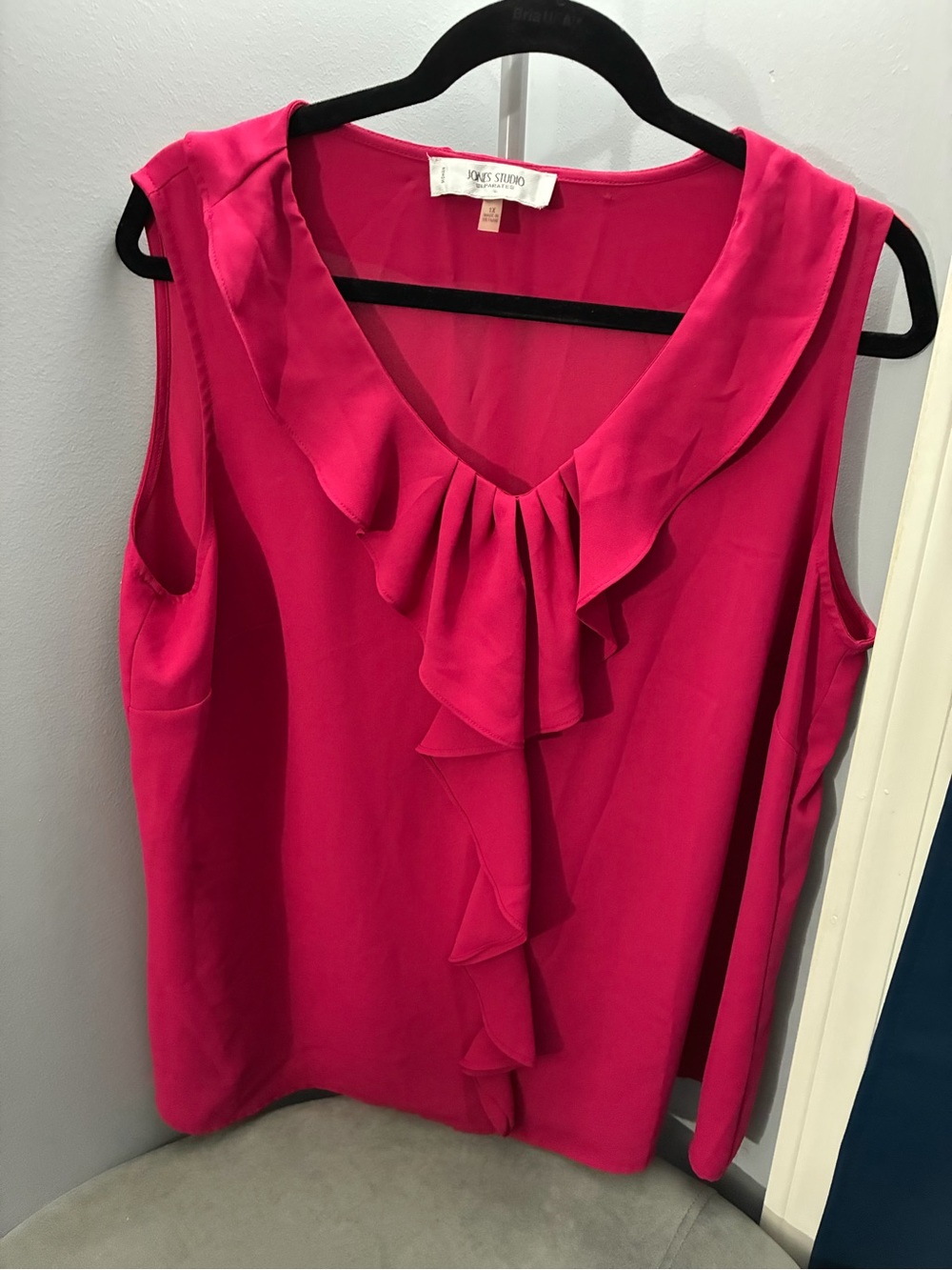 Jones Studio Hot Pink Ruffle V-Neck Sleeveless Top